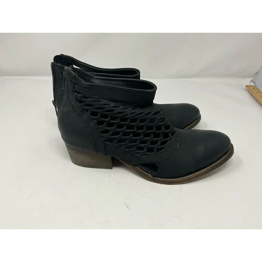Rebel Womens Black Leather Block Heel Almond Toe Zipper Ankle Bootie Boot Size 9